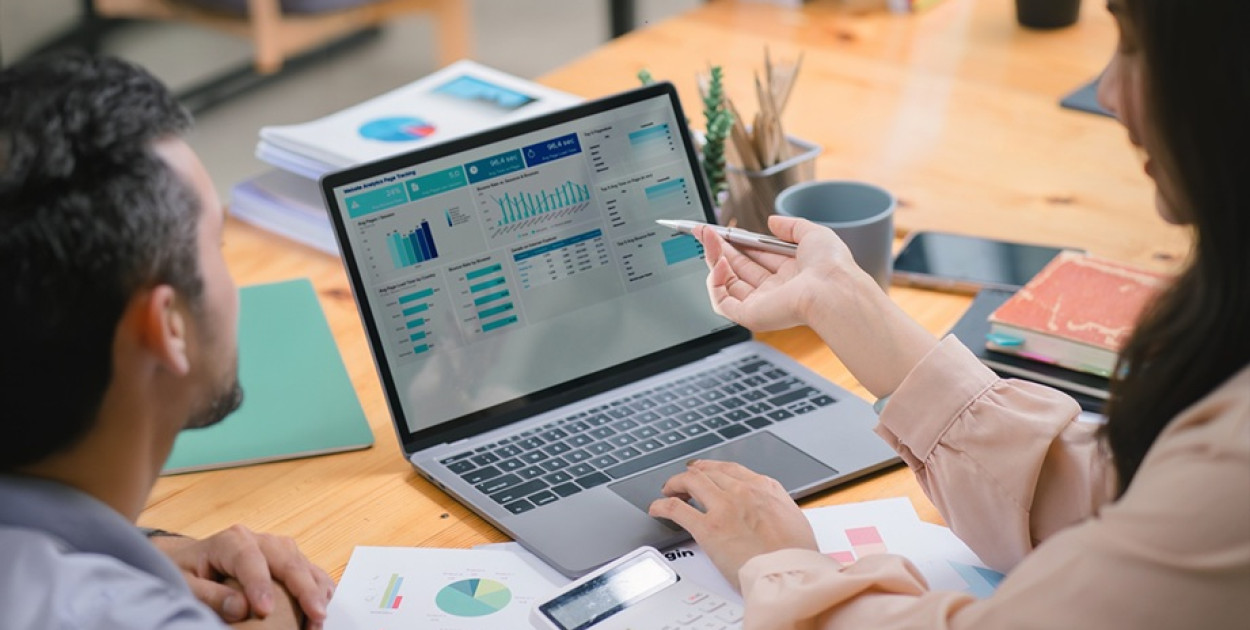 Dostawcy usług Business Intelligence dla firm w 2026 - jak wybrać partnera do anal